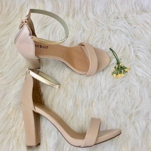 ❗️Gold Ankle Creme Heels ❗️